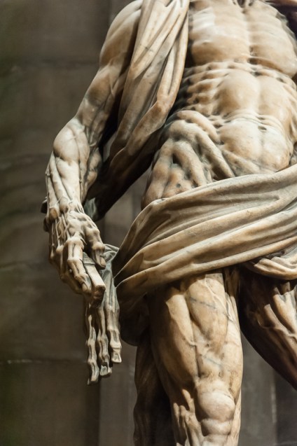La statua di San Bartolomeo scorticato, Duomo di Milano