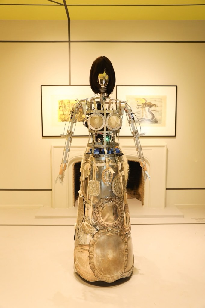 Escultura-móvel de Camilla D'Anunziata
